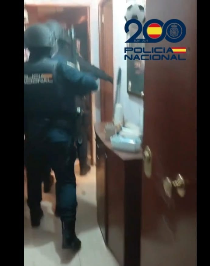 Detenido en Langreo por retener durante más de 10 días a su pareja y atacarla con un cuchillo Detenido en Langreo por retener durante más de 10 días a su pareja y atacarla con un cuchillo