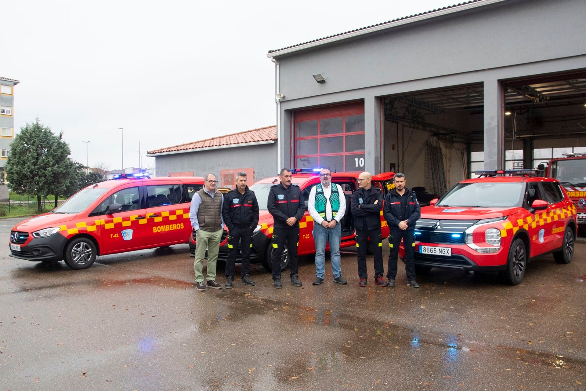 El Servicio de Prevención y Extinción de Incendios de la Diputación de Cáceres estrena tres nuevos vehículos El Servicio de Prevención y Extinción de Incendios de la Diputación de Cáceres estrena tres nuevos vehículos