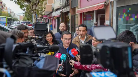 Gallardo propone una ventanilla única para autónomos y empresarios que atienda sus demandas Gallardo propone una ventanilla única para autónomos y empresarios que atienda sus demandas