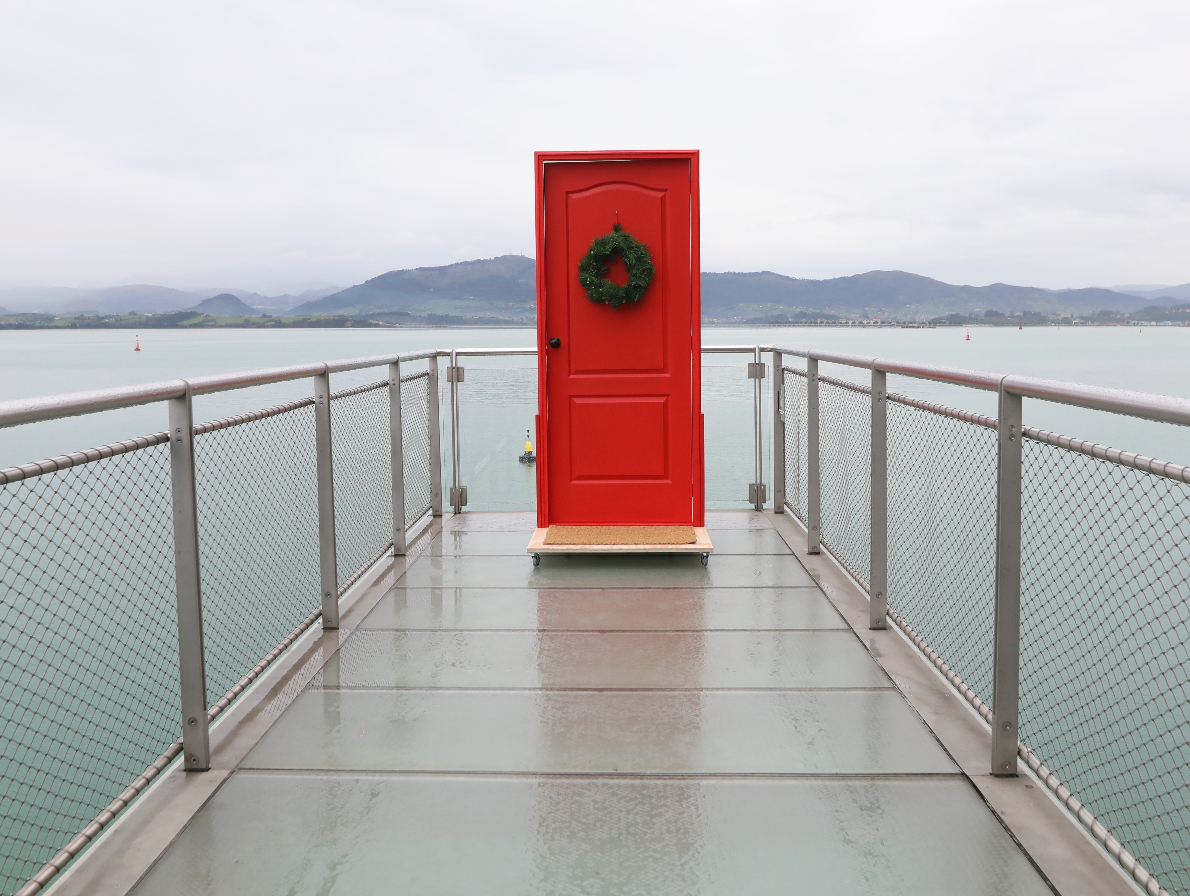 Los mejores planes de Navidad en el Centro Botín: una puerta roja al océano Los mejores planes de Navidad en el Centro Botín: una puerta roja al océano