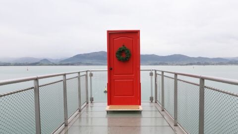 Los mejores planes de Navidad en el Centro Bot&iacute;n: una puerta roja al oc&eacute;ano