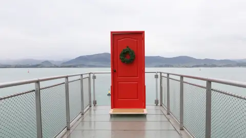Los mejores planes de Navidad en el Centro Botín: una puerta roja al océano Los mejores planes de Navidad en el Centro Botín: una puerta roja al océano