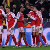 El Arsenal gana al Brujas y se mantiene líder invicto El Arsenal gana al Brujas y se mantiene líder invicto