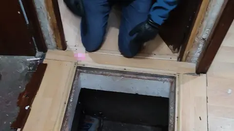 Cuatro arrestados en Torrelavega por detención ilegal y extorsión, uno de ellos también por sustracción de menores Cuatro arrestados en Torrelavega por detención ilegal y extorsión, uno de ellos también por sustracción de menores