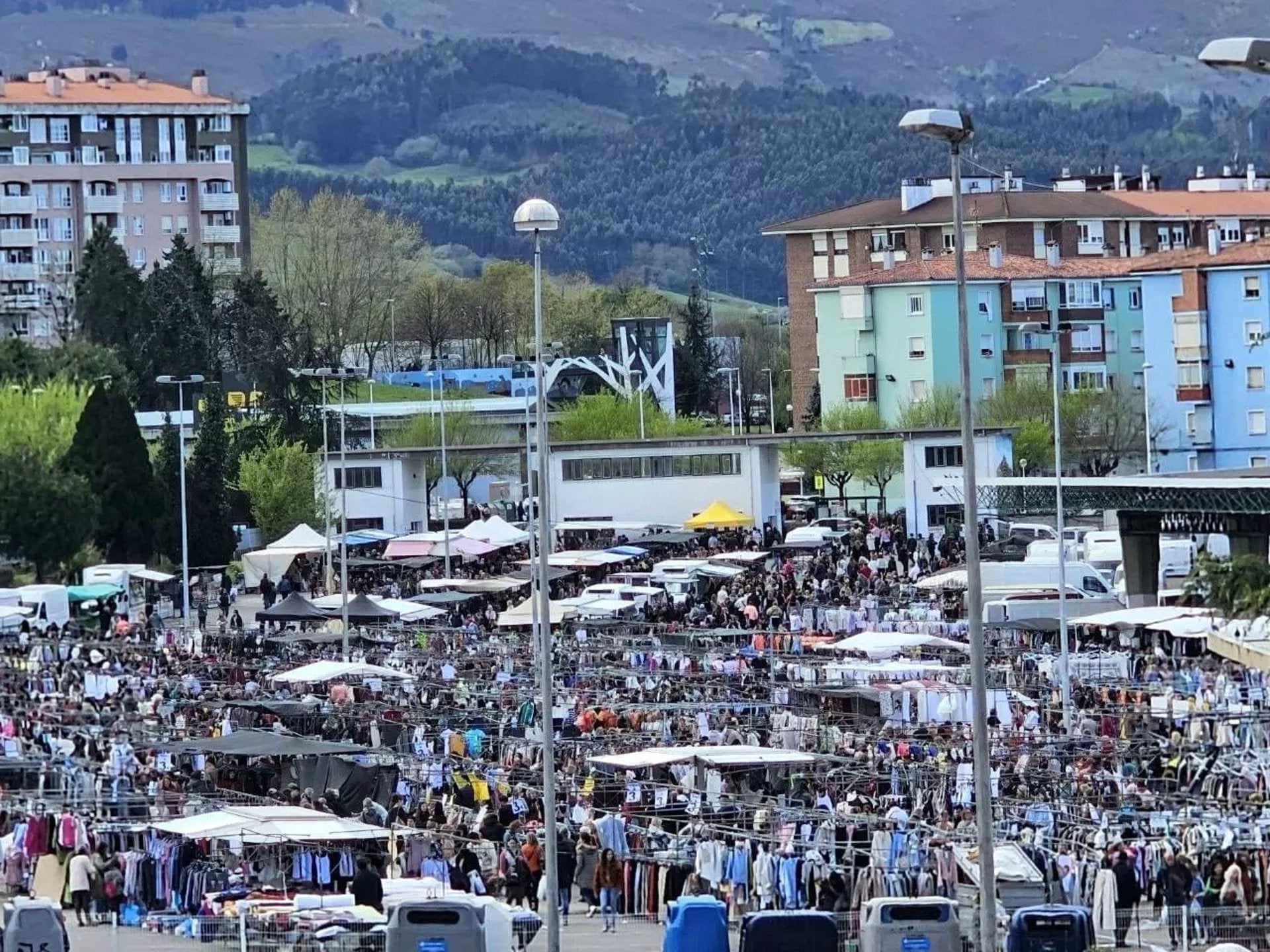 Torrelavega suspende el mercadillo de los jueves los días 25 de diciembre y 1 de enero Torrelavega suspende el mercadillo de los jueves los días 25 de diciembre y 1 de enero