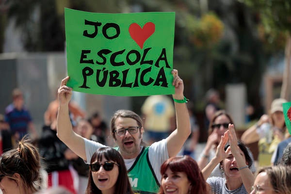 Docentes en huelga exigen a la nueva consellera de Educació que les escuche: "Nuestras reivindicaciones son justas" Docentes en huelga exigen a la nueva consellera de Educació que les escuche: "Nuestras reivindicaciones son justas"