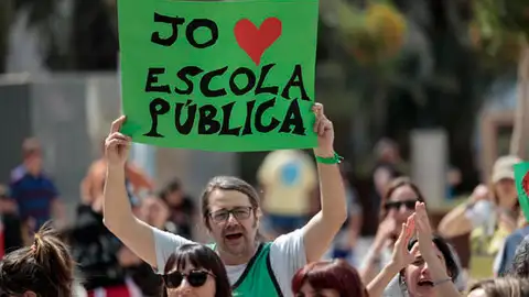 Vista general de la manifestación de profesorado y alumnado. Vista general de la manifestación de profesorado y alumnado.