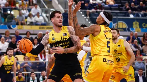 Imagen de un derbi canario La Laguna Tenerife y Dreamland Gran Canaria Imagen de un derbi canario La Laguna Tenerife y Dreamland Gran Canaria