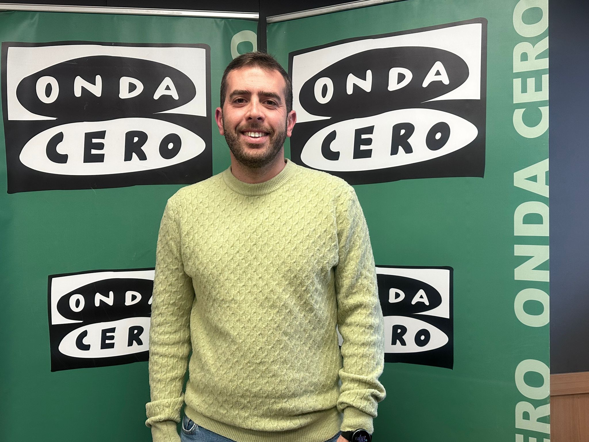 Toni Miralles, nuevo alcalde de Montuïri, en los estudios de Onda Cero Mallorca. Toni Miralles, nuevo alcalde de Montuïri, en los estudios de Onda Cero Mallorca.