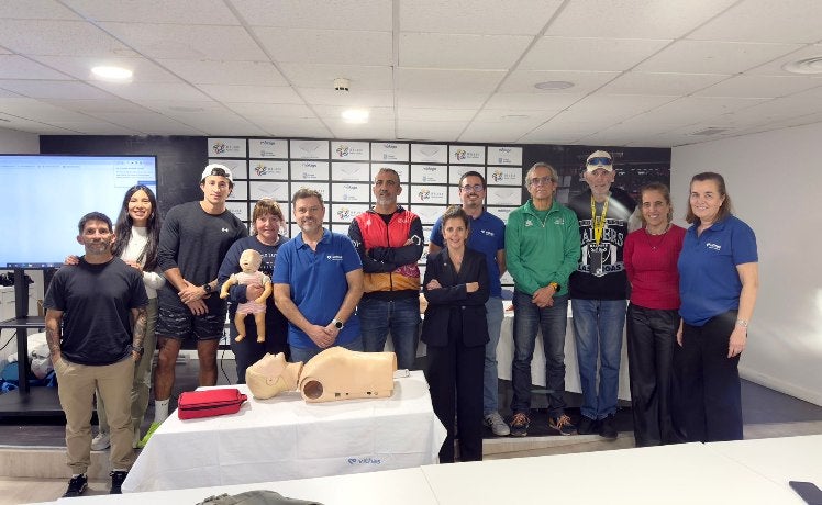 Vithas Málaga imparte una formación en RCP a los voluntarios de la Generali Maratón de Málaga Vithas Málaga imparte una formación en RCP a los voluntarios de la Generali Maratón de Málaga