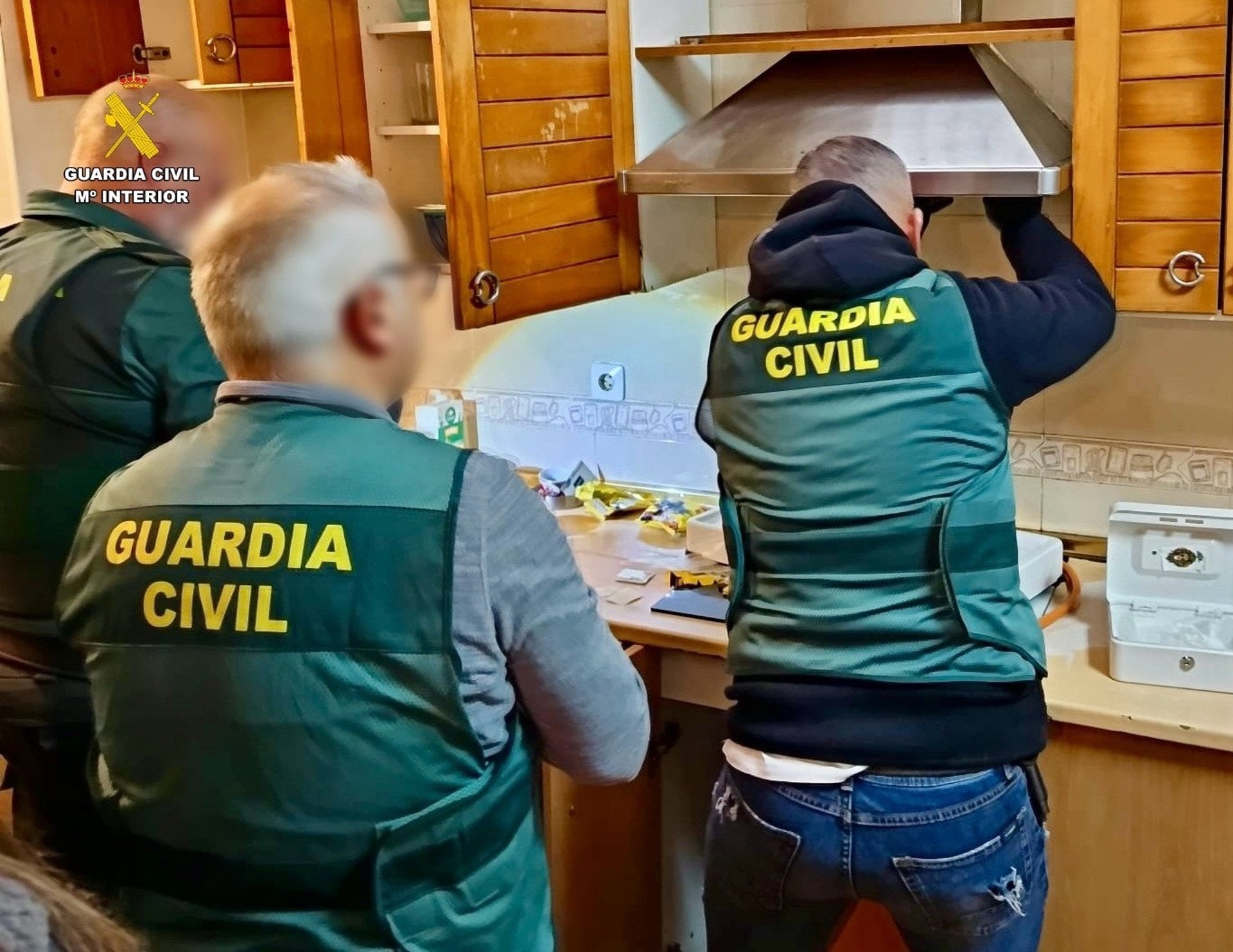 La Guardia Civil desmantela un punto de venta de droga en Hervás y detiene a una mujer La Guardia Civil desmantela un punto de venta de droga en Hervás y detiene a una mujer