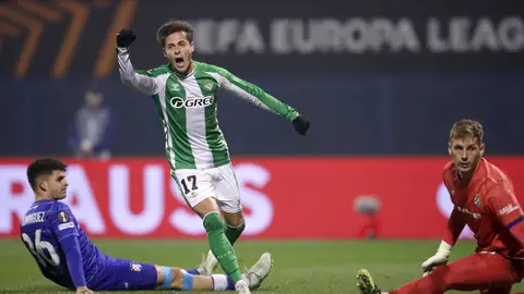 Riquelme celebra el primer gol del Betis en el Estadio Maksimir. Riquelme celebra el primer gol del Betis en el Estadio Maksimir.