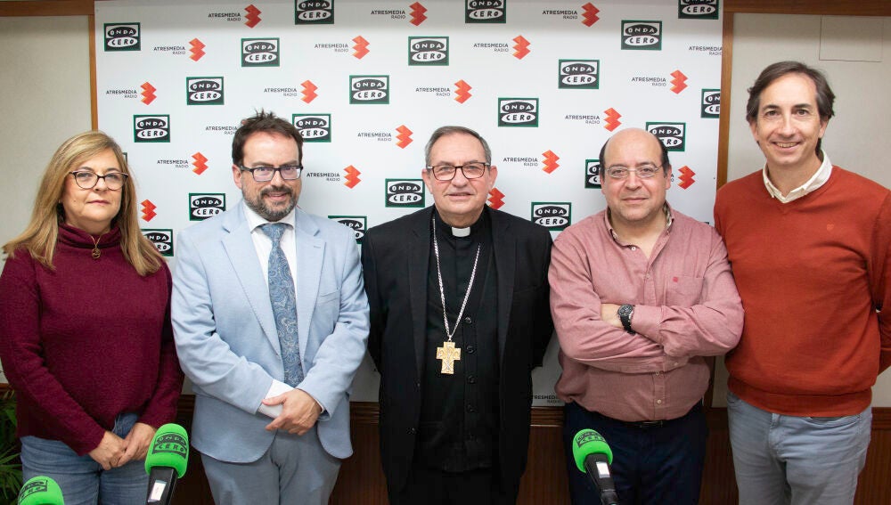 Don Abilio Martínez con el equipo de Onda Cero Ciudad Real