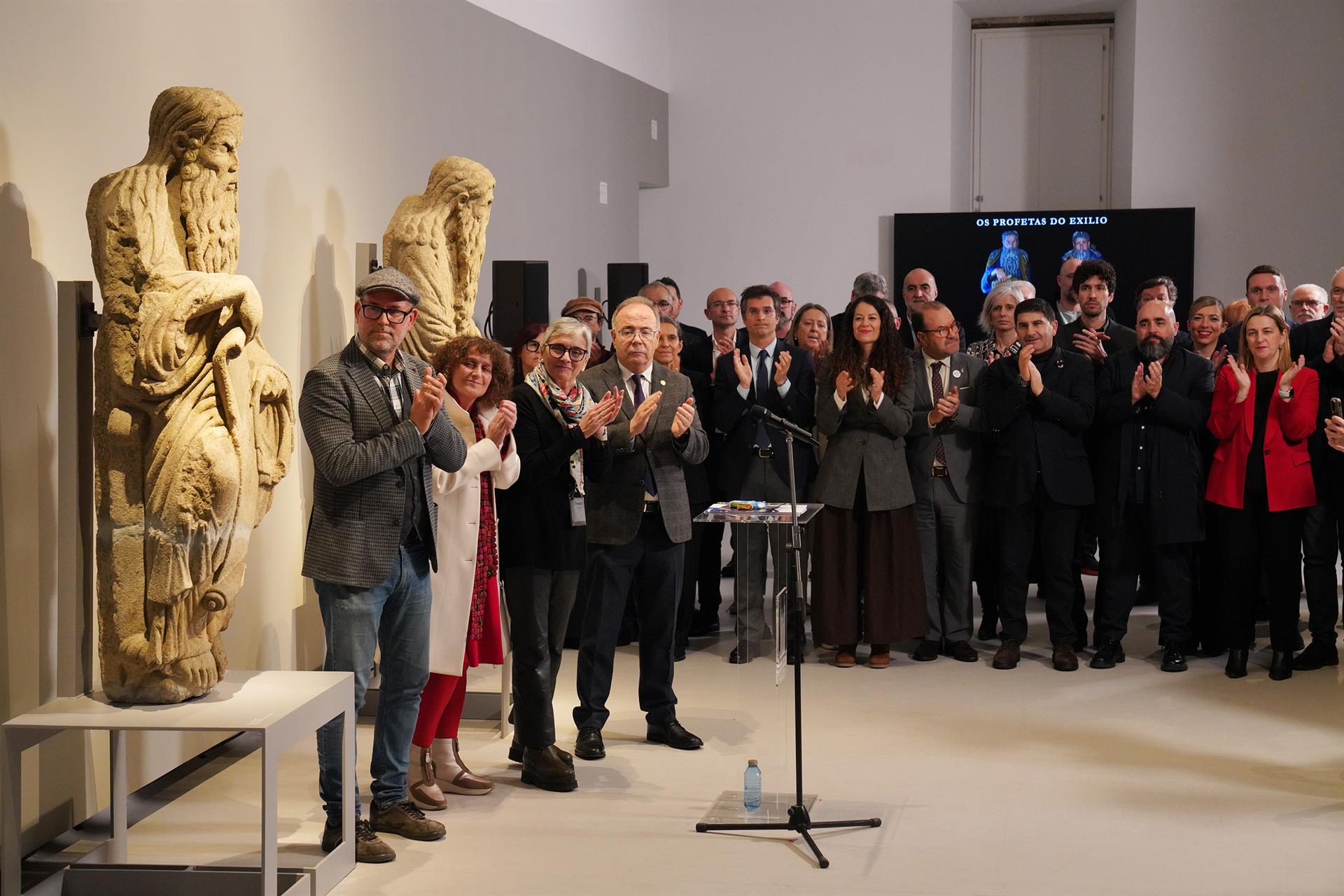 Compostela recibe a las estatuas expoliadas por los Franco con una celebración multitudinaria de un "triunfo colectivo" Compostela recibe a las estatuas expoliadas por los Franco con una celebración multitudinaria de un "triunfo colectivo"