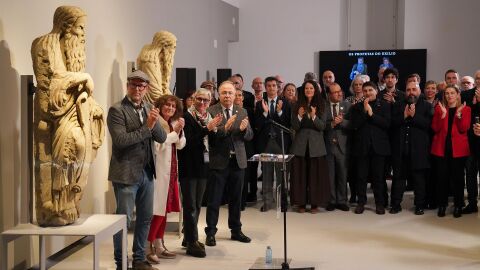 Compostela recibe a las estatuas expoliadas por los Franco con una celebraci&oacute;n multitudinaria de un "triunfo colectivo"