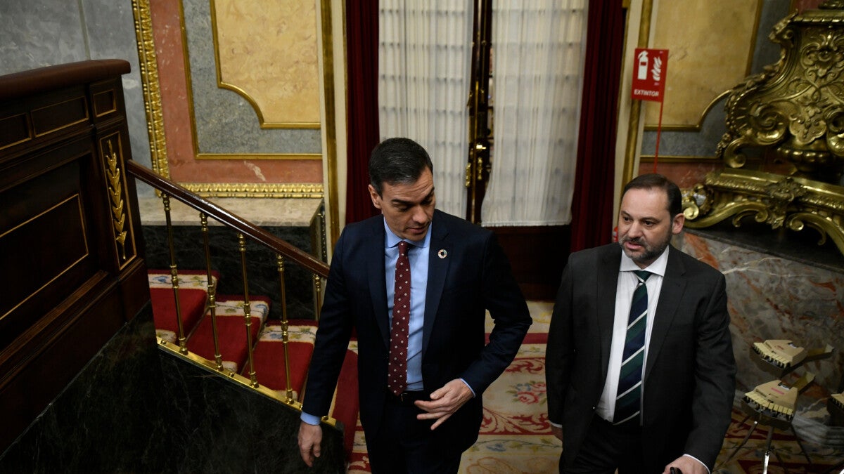 "Se ha enfrentado el putero al guapo": la trama de hidrocarburos detalla la bronca entre Sánchez y Ábalos en el Consejo de Ministros "Se ha enfrentado el putero al guapo": la trama de hidrocarburos detalla la bronca entre Sánchez y Ábalos en el Consejo de Ministros