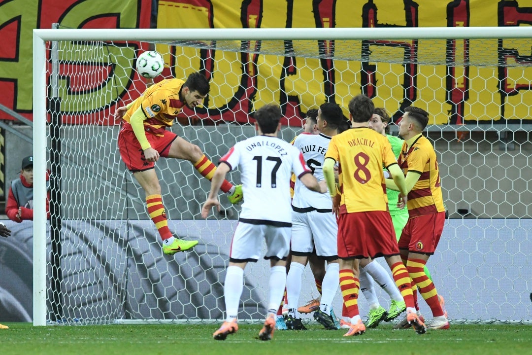 El 'Pacha' Espino sale al rescate del Rayo El 'Pacha' Espino sale al rescate del Rayo