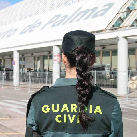 Detenidas nueve personas por provocar un altercado en un avión en Palma