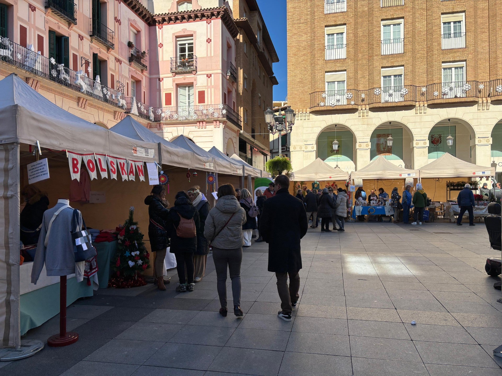 El Mercado Solidario de las asociaciones se instala en la plaza López Allué El Mercado Solidario de las asociaciones se instala en la plaza López Allué