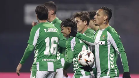 El Betis acaricia los octavos de final con una goleada en Zagreb El Betis acaricia los octavos de final con una goleada en Zagreb