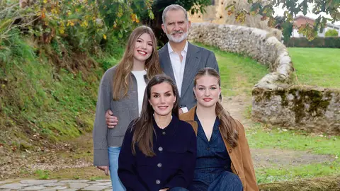 Fotografías de la postal elegida por el Rey Felipe VI, la Reina Letizia, la Princesa Leonor y la Infanta Sofía para felicitar la Navidad Fotografías de la postal elegida por el Rey Felipe VI, la Reina Letizia, la Princesa Leonor y la Infanta Sofía para felicitar la Navidad