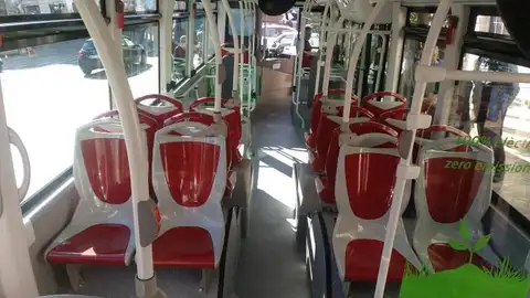 Interior de un bus de EMT València limpieza