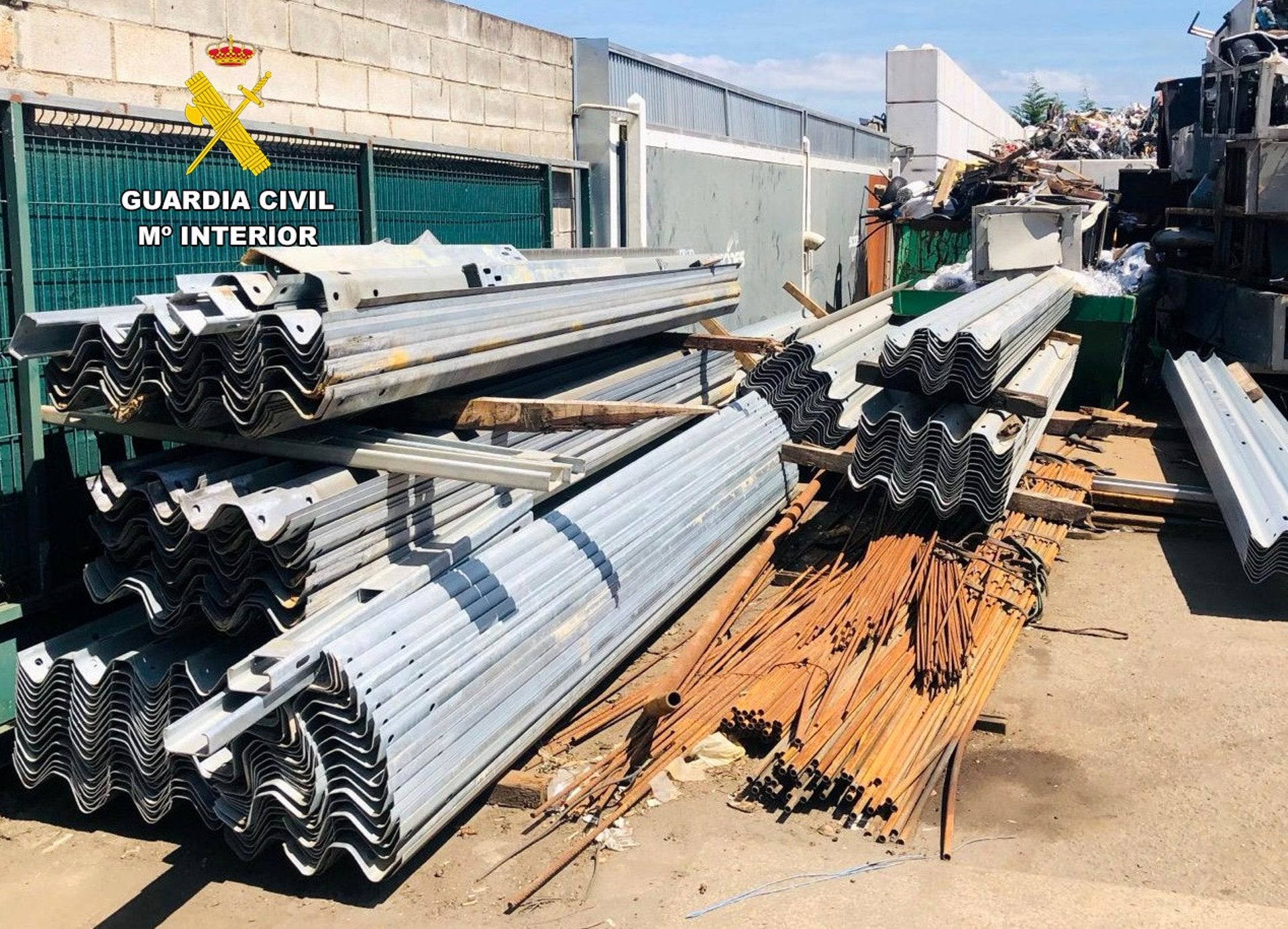 Cuatro detenidos en relación con el robo de 68 toneladas de biondas de las obras del nudo entre la A-8 y la A-67 Cuatro detenidos en relación con el robo de 68 toneladas de biondas de las obras del nudo entre la A-8 y la A-67