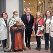 La Universidad CEU Cardenal Herrera en Elche reparte juguetes a colectivos sociales sin recursos.