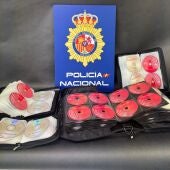 Parte del material que tenía la mujer detenida en Elche.