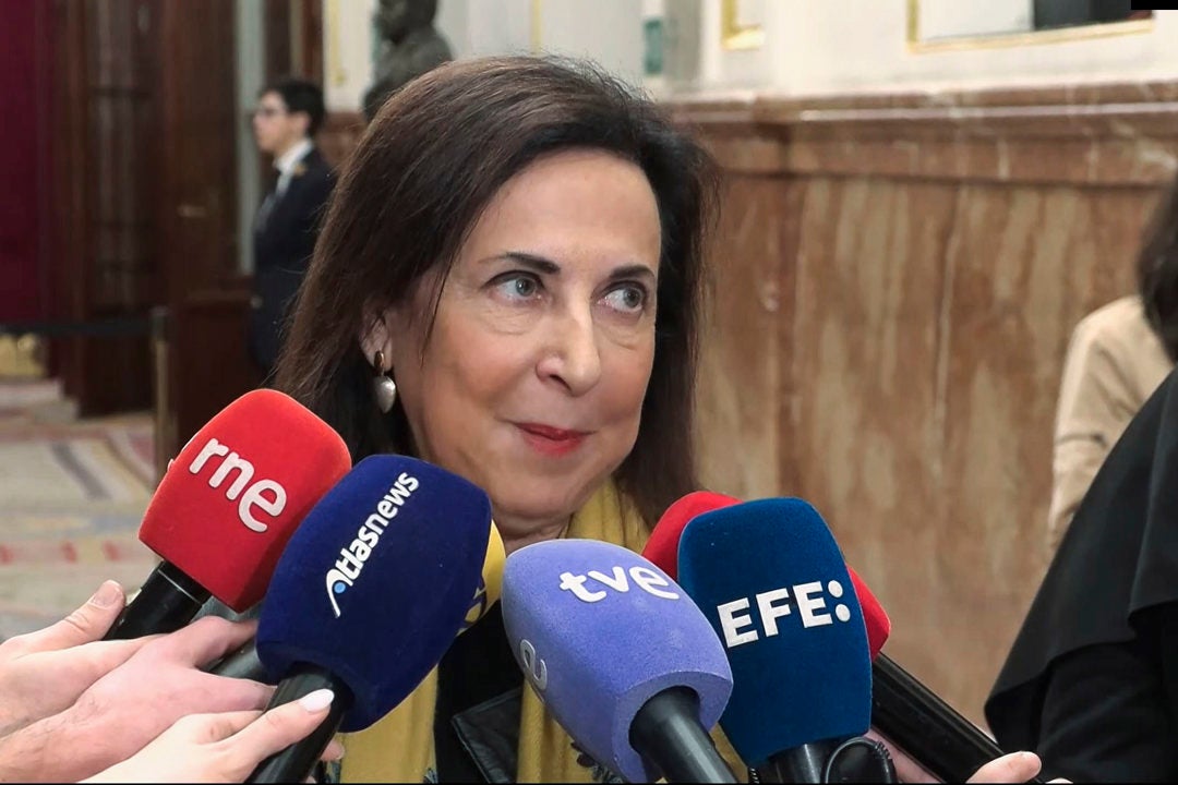 Margarita Robles responde a Yolanda Díaz que deje las "lamentaciones" y se centre en "trabajar en su Ministerio" Margarita Robles responde a Yolanda Díaz que deje las "lamentaciones" y se centre en "trabajar en su Ministerio"