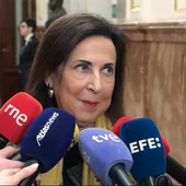 La ministra de Defensa, Margarita Robles, responde a los medios en el Congreso La ministra de Defensa, Margarita Robles, responde a los medios en el Congreso