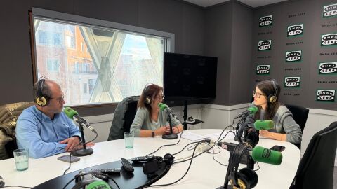 Mercedes Juan, t&egrave;cnica de projectes de la Fundaci&oacute;, i Jose Lacomba, CEO de Lacomunicaci&oacute;n, durant l'entrevista.