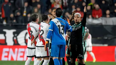 Natan y 'Cucho' Hernández discuten con Augusto Batalla. Natan y 'Cucho' Hernández discuten con Augusto Batalla.