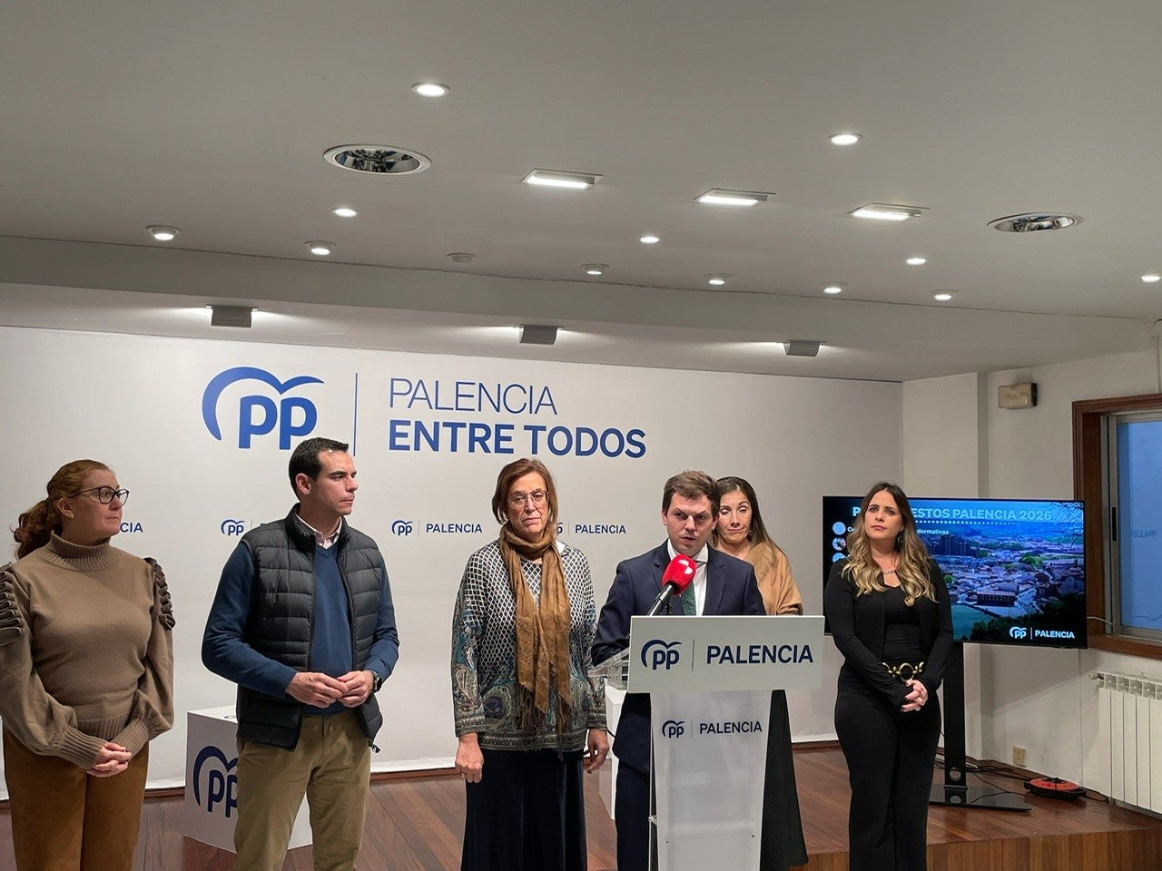El Grupo Popular apuesta por la bajada del tipo del IBI, aumentar las inversiones y las políticas sociales y de desarrollo económico de cara al Presupuesto El Grupo Popular apuesta por la bajada del tipo del IBI, aumentar las inversiones y las políticas sociales y de desarrollo económico de cara al Presupuesto