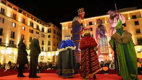 Los reyes Magos frente al belén gigante. Imagen de 2024 Los reyes Magos frente al belén gigante. Imagen de 2024