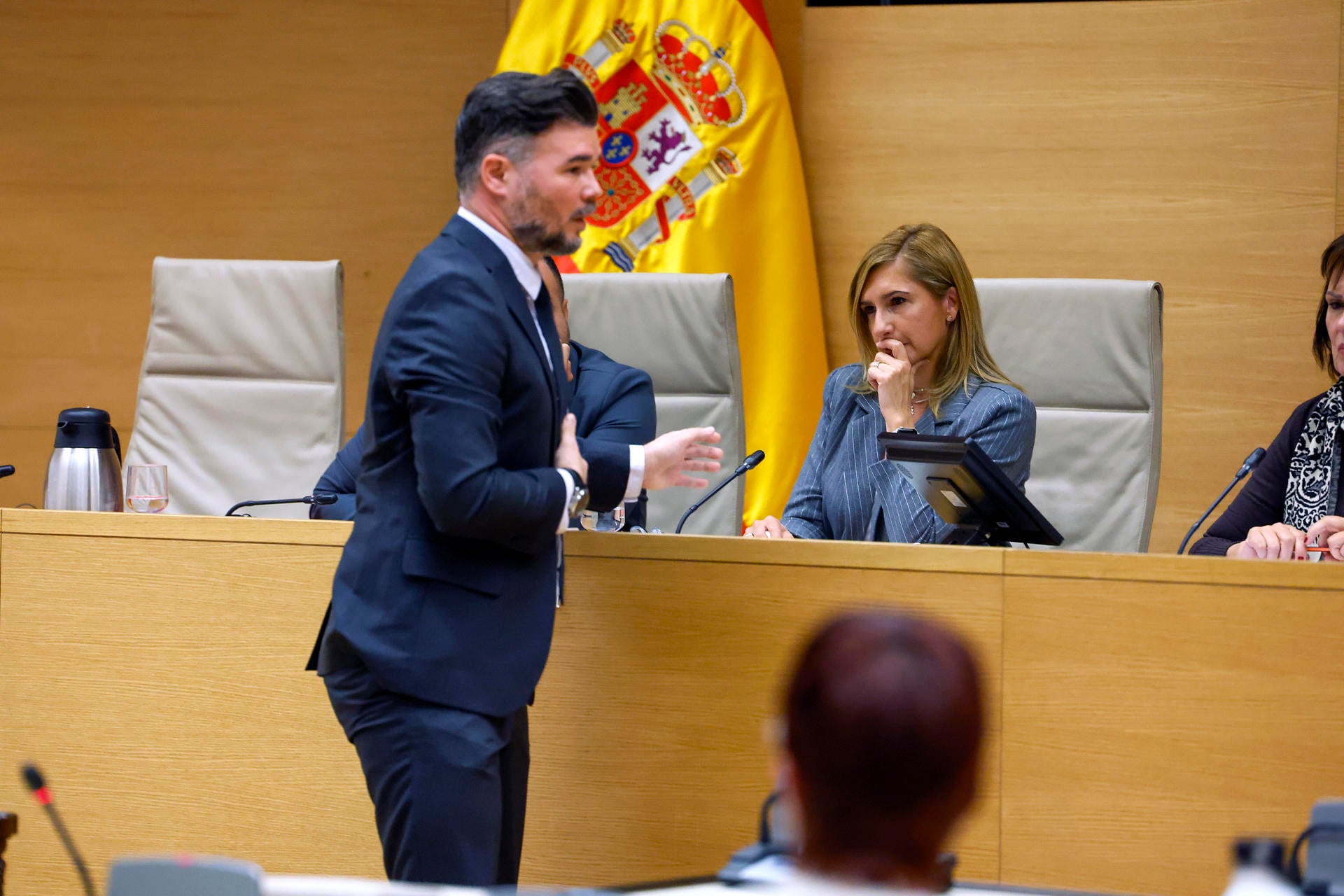 La tensión entre Rufián y Salomé Pradas en la comisión de la DANA: críticas por "machismo", una 'cobra' y duras acusaciones La tensión entre Rufián y Salomé Pradas en la comisión de la DANA: críticas por "machismo", una 'cobra' y duras acusaciones