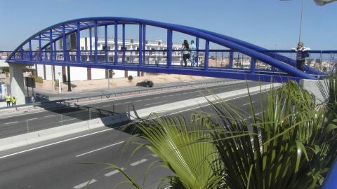 Pasarela peatonal en La Regia, Orihuela Costa Pasarela peatonal en La Regia, Orihuela Costa