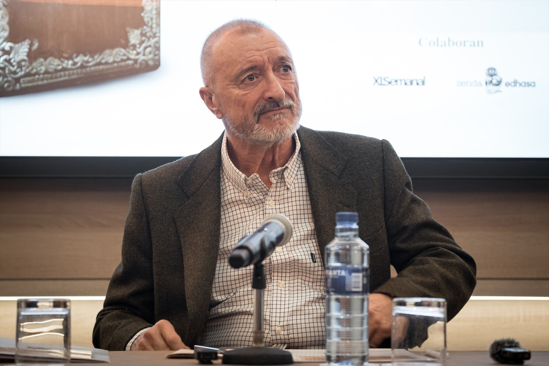 Pérez Reverte recurre a una cita en el peor momento de la legislatura: "El mayor estafador engaña al pueblo..." Pérez Reverte recurre a una cita en el peor momento de la legislatura: "El mayor estafador engaña al pueblo..."