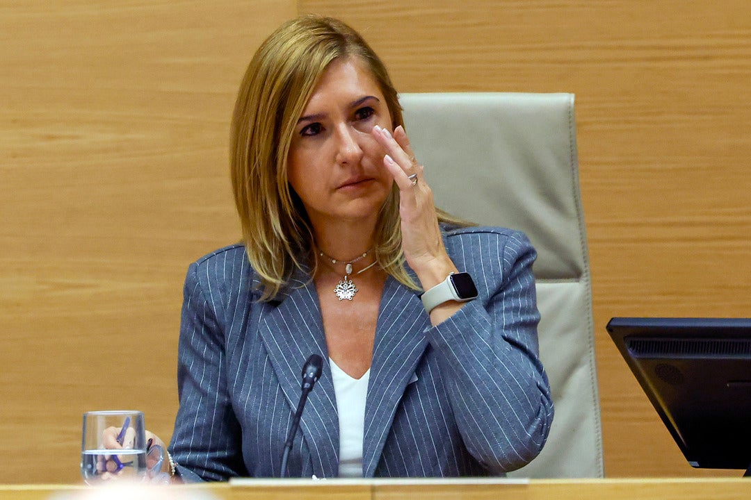 Salomé Pradas rompe a llorar y pide perdón a las víctimas de la dana por no "haber podido hacer más": "Lo llevaré toda la vida conmigo" Salomé Pradas rompe a llorar y pide perdón a las víctimas de la dana por no "haber podido hacer más": "Lo llevaré toda la vida conmigo"
