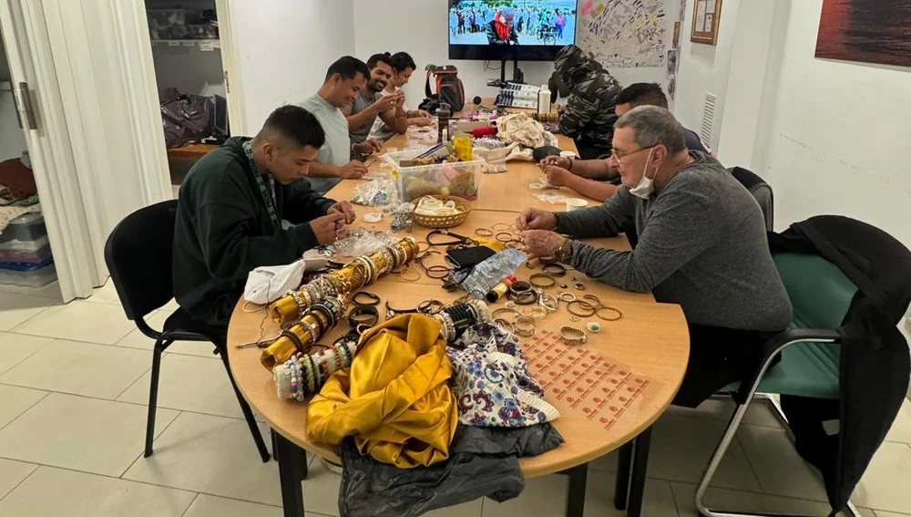 Los usuarios de Emoció en Acción han trabajado con mucha ilusión para elaborar todo lo que estará a la venta Los usuarios de Emoció en Acción han trabajado con mucha ilusión para elaborar todo lo que estará a la venta