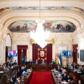 El Pleno del Ayuntamiento ha aprobado inicialmente el presupuesto municipal para 2026 que vuelve a superar los 1.200 millones de euros y prioriza la vivienda y los barrios