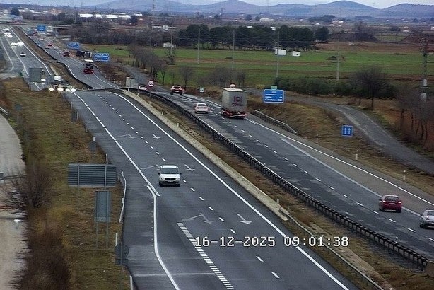 Herido al volcar el camión que conducía, en la A-4, en el término municipal de Membrilla Herido al volcar el camión que conducía, en la A-4, en el término municipal de Membrilla