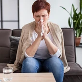 Imagen de archivo de una persona con gripe Imagen de archivo de una persona con gripe