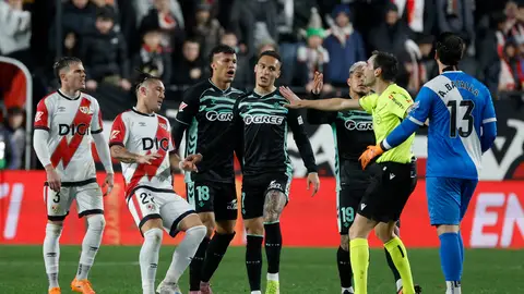 La valentía del Rayo no puede con el muro del Betis La valentía del Rayo no puede con el muro del Betis