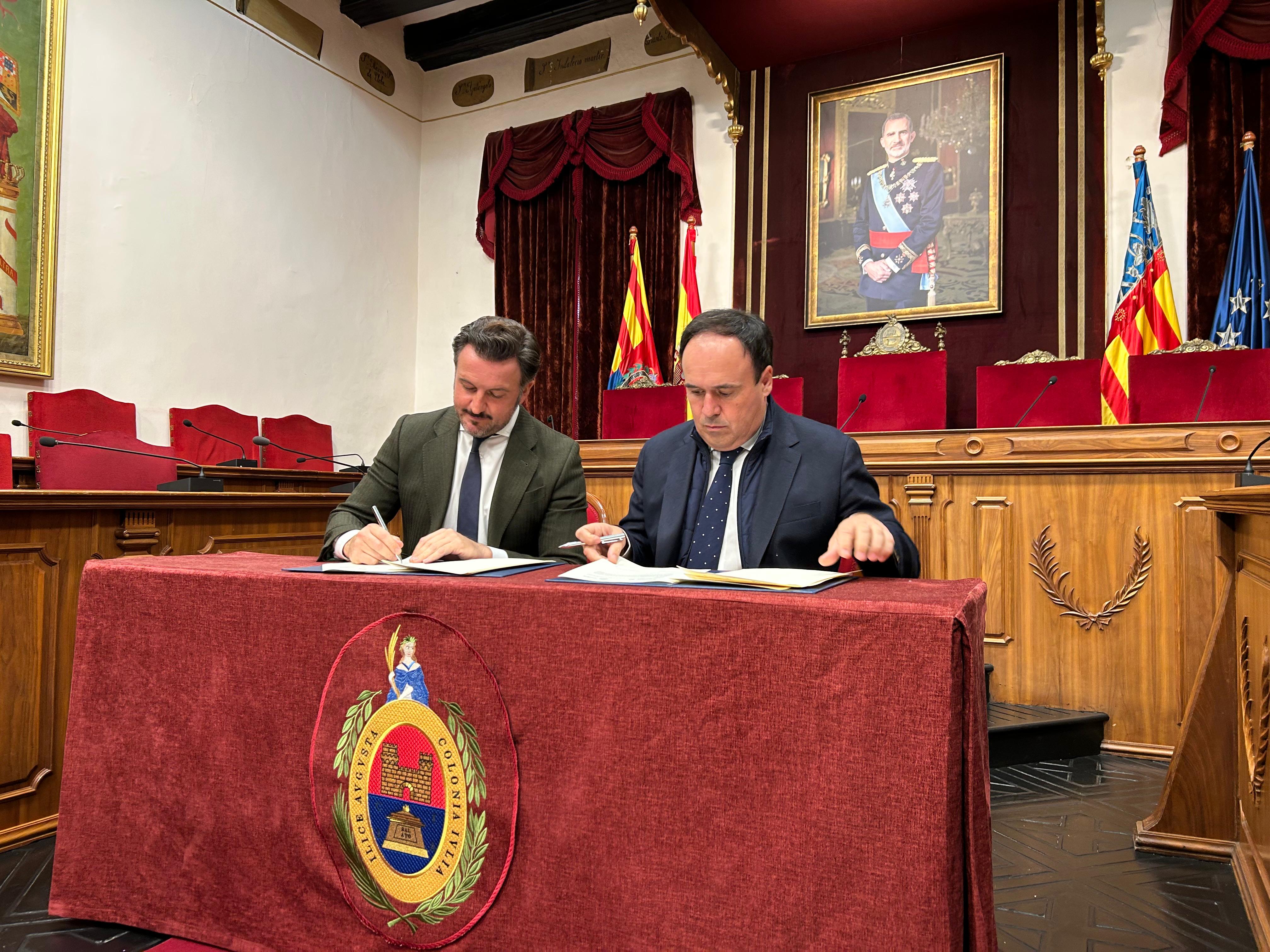 El nuevo presidente del Consell firma el convenio del tranvía de Elche en su primera visita institucional a la ciudad pero sin plazos de ejecución El nuevo presidente del Consell firma el convenio del tranvía de Elche en su primera visita institucional a la ciudad pero sin plazos de ejecución