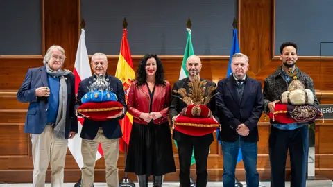 Entrega coronas Emisarios Reyes Magos Entrega coronas Emisarios Reyes Magos