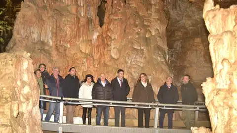 La Cueva de los Franceses renueva su iluminación y sistemas ambientales en un proyecto pionero de turismo sostenible .