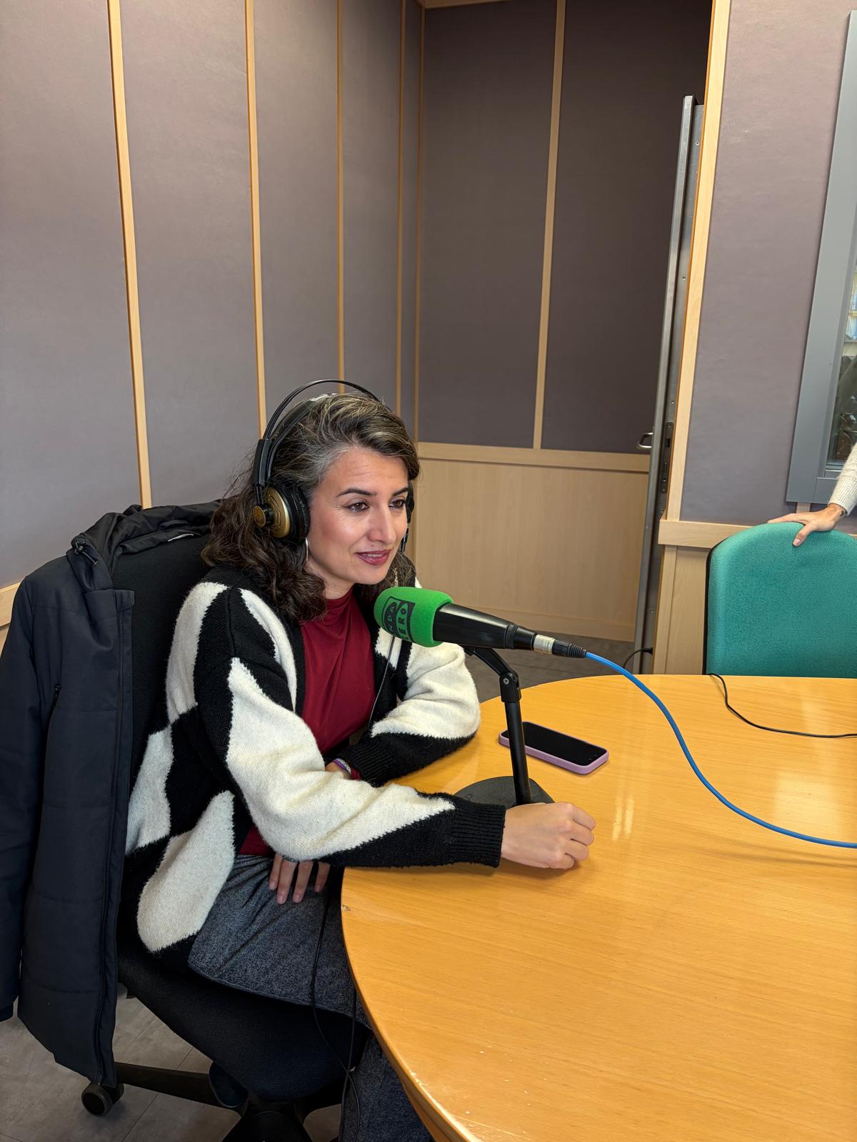 Irene de Miguel en los micros de Onda Cero Extremadura: "creo en la necesidad de impuestos, no confiscatorios, pero que permitan unos servicios esenciales de calidad" Irene de Miguel en los micros de Onda Cero Extremadura: "creo en la necesidad de impuestos, no confiscatorios, pero que permitan unos servicios esenciales de calidad"