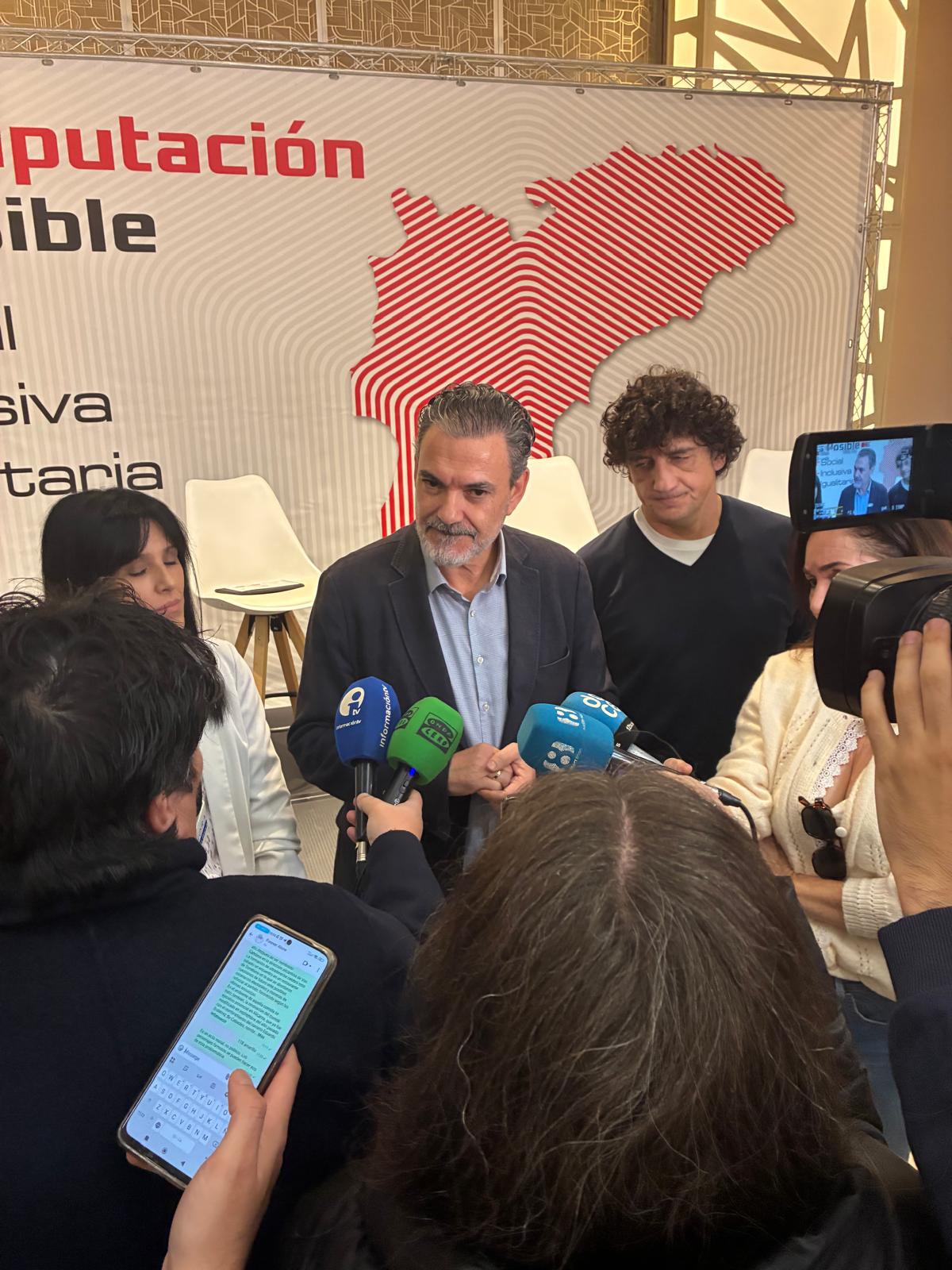 Numerosas entidades de la Marina Baixa participan en un encuentro organizado por el Grupo Socialista de la Diputación de Alicante Numerosas entidades de la Marina Baixa participan en un encuentro organizado por el Grupo Socialista de la Diputación de Alicante