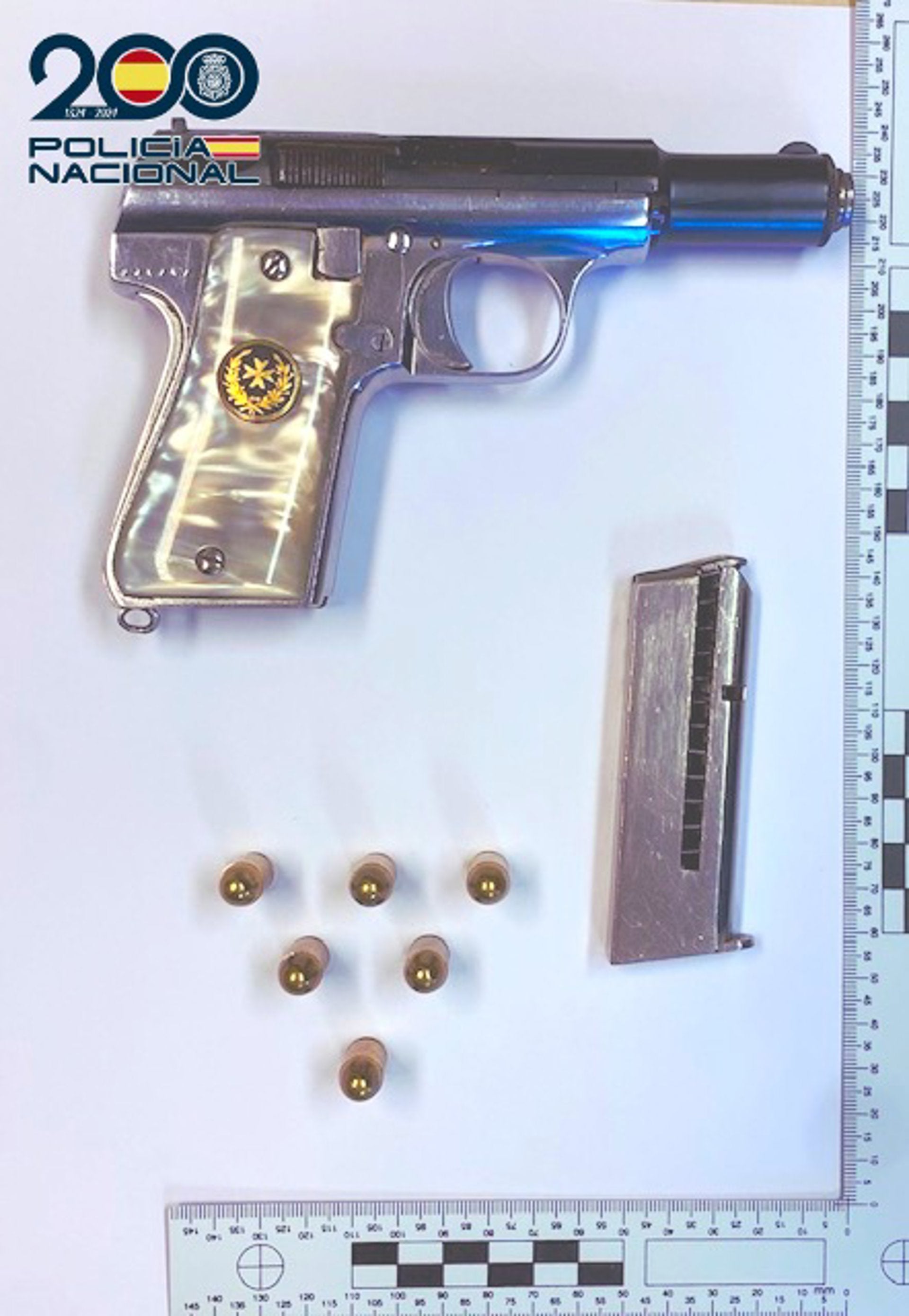 Detenido en el polígono de Candina con una pistola cargada Detenido en el polígono de Candina con una pistola cargada